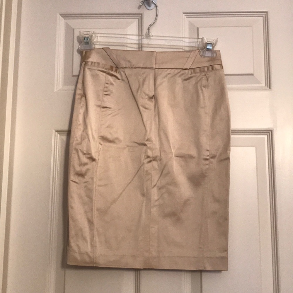 Bebe cream skirt